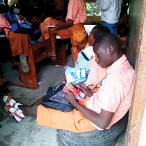 Lagos-students.jpg.pagespeed.ce.wkea4jxILe