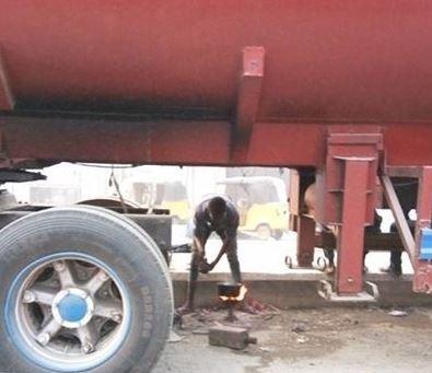 Conductor Cooking Under Petrol Tanker-2